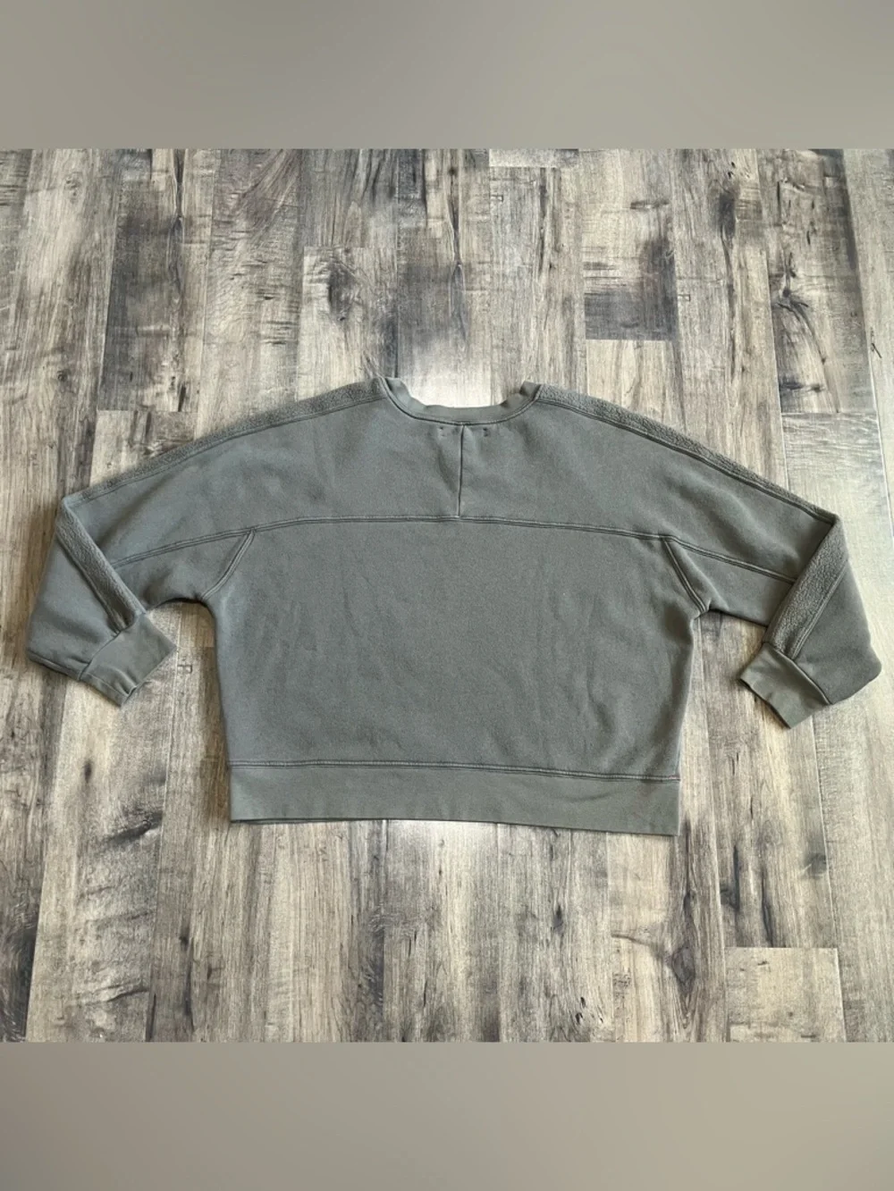 Xirena Oversized Semi Cropped Long Sleeve Dark Green Sweater Size Medium